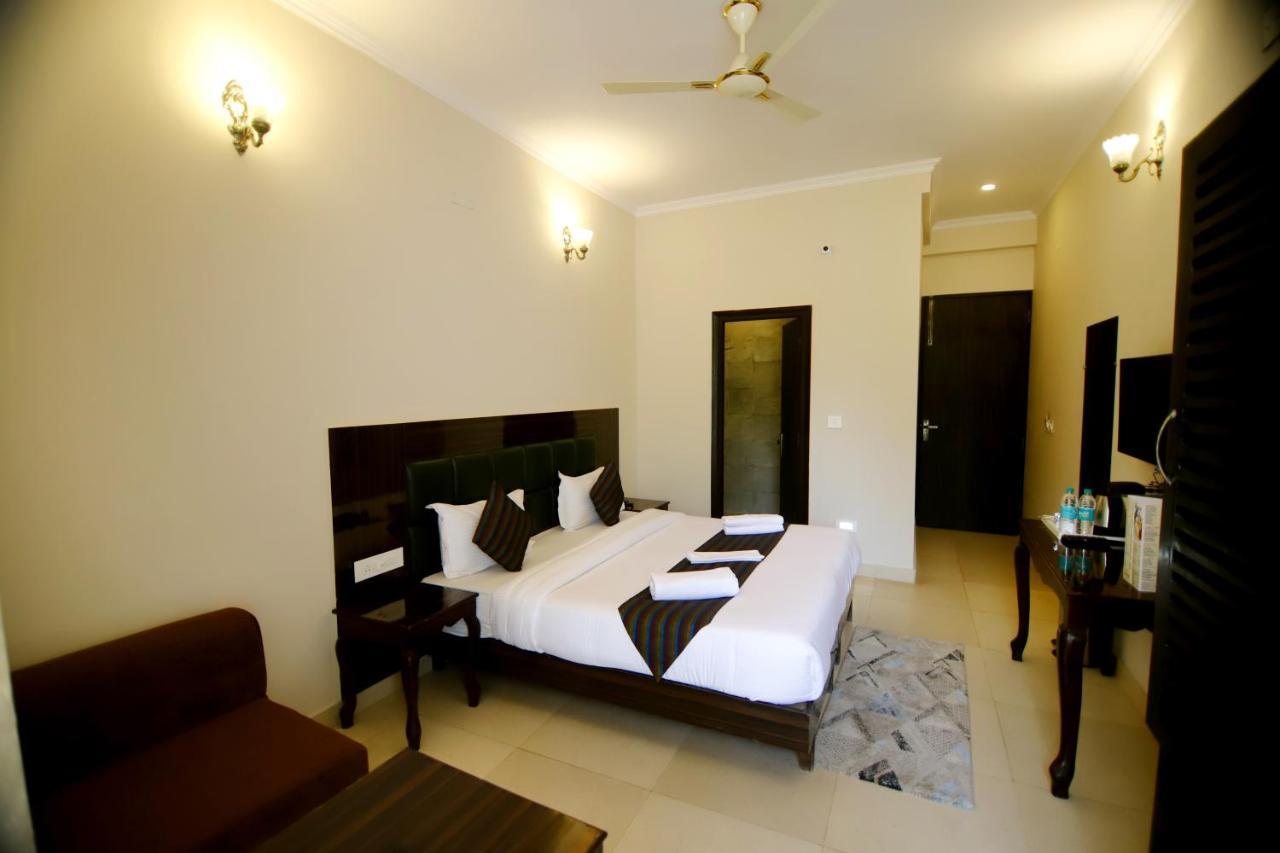 Rishikesh Grand Ξενοδοχείο Εξωτερικό φωτογραφία