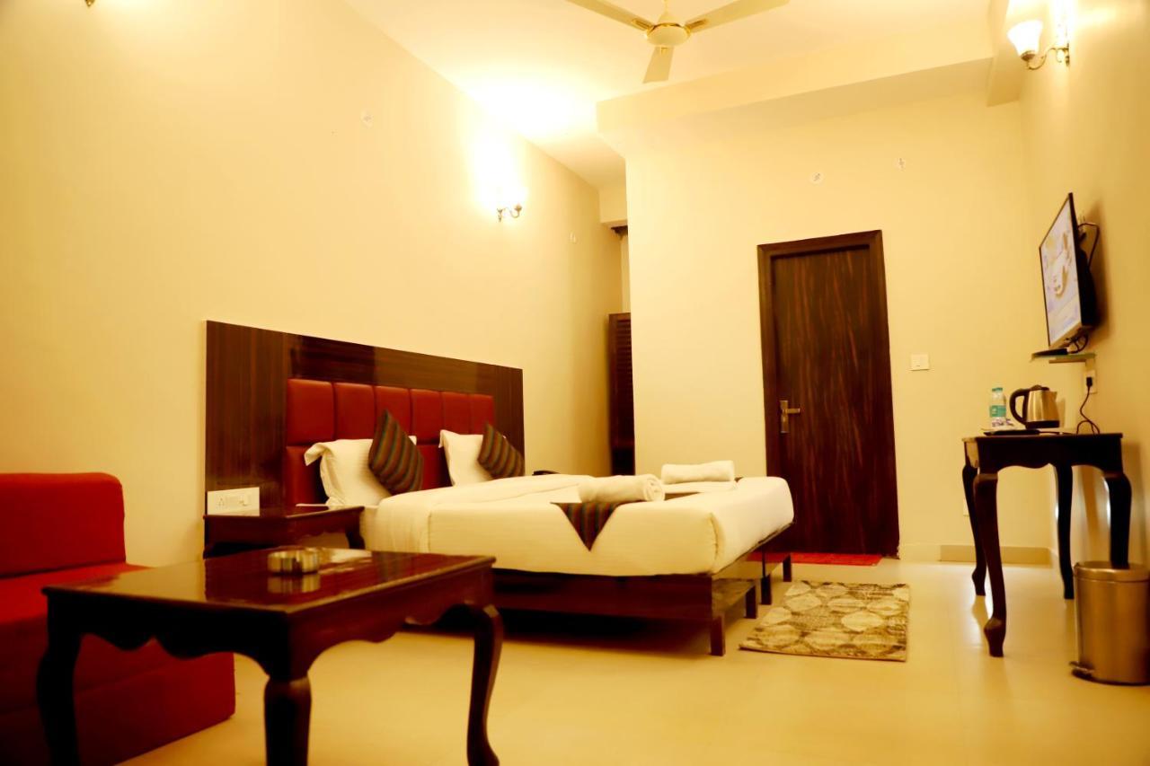 Rishikesh Grand Ξενοδοχείο Εξωτερικό φωτογραφία